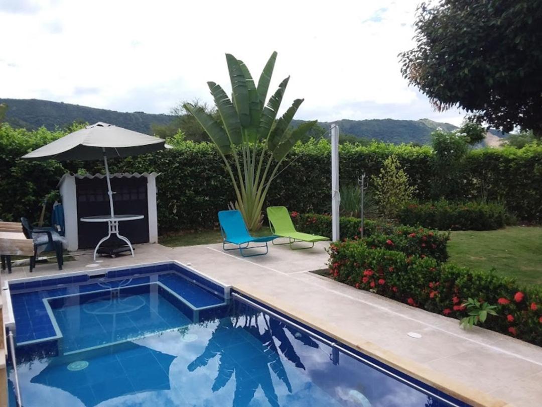 C&H Casa Campestre El Oasis Ricaurte Girardot Bed and Breakfast Esterno foto