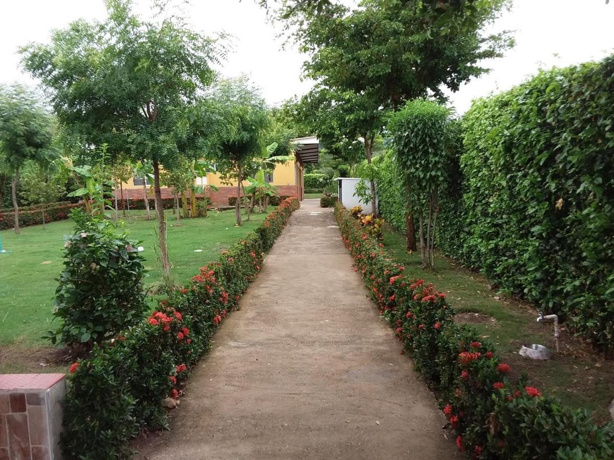 C&H Casa Campestre El Oasis Ricaurte Girardot Bed and Breakfast Esterno foto