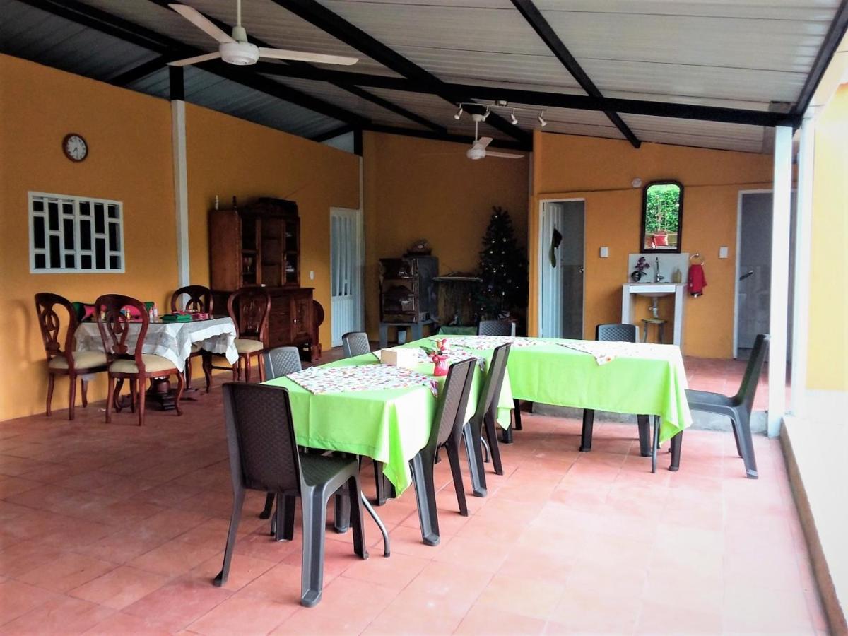C&H Casa Campestre El Oasis Ricaurte Girardot Bed and Breakfast Esterno foto