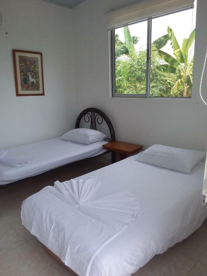 C&H Casa Campestre El Oasis Ricaurte Girardot Bed and Breakfast Esterno foto