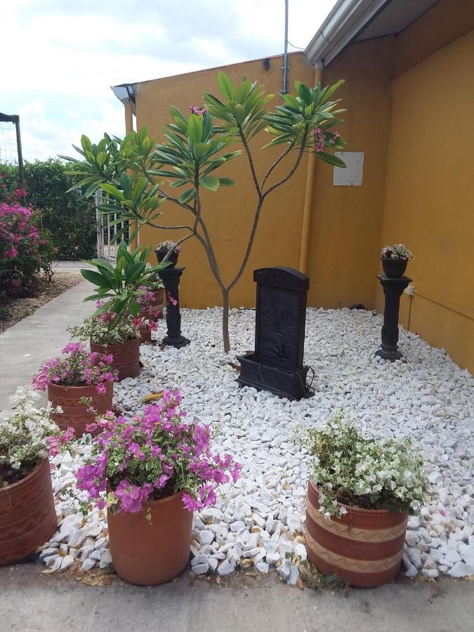 C&H Casa Campestre El Oasis Ricaurte Girardot Bed and Breakfast Esterno foto