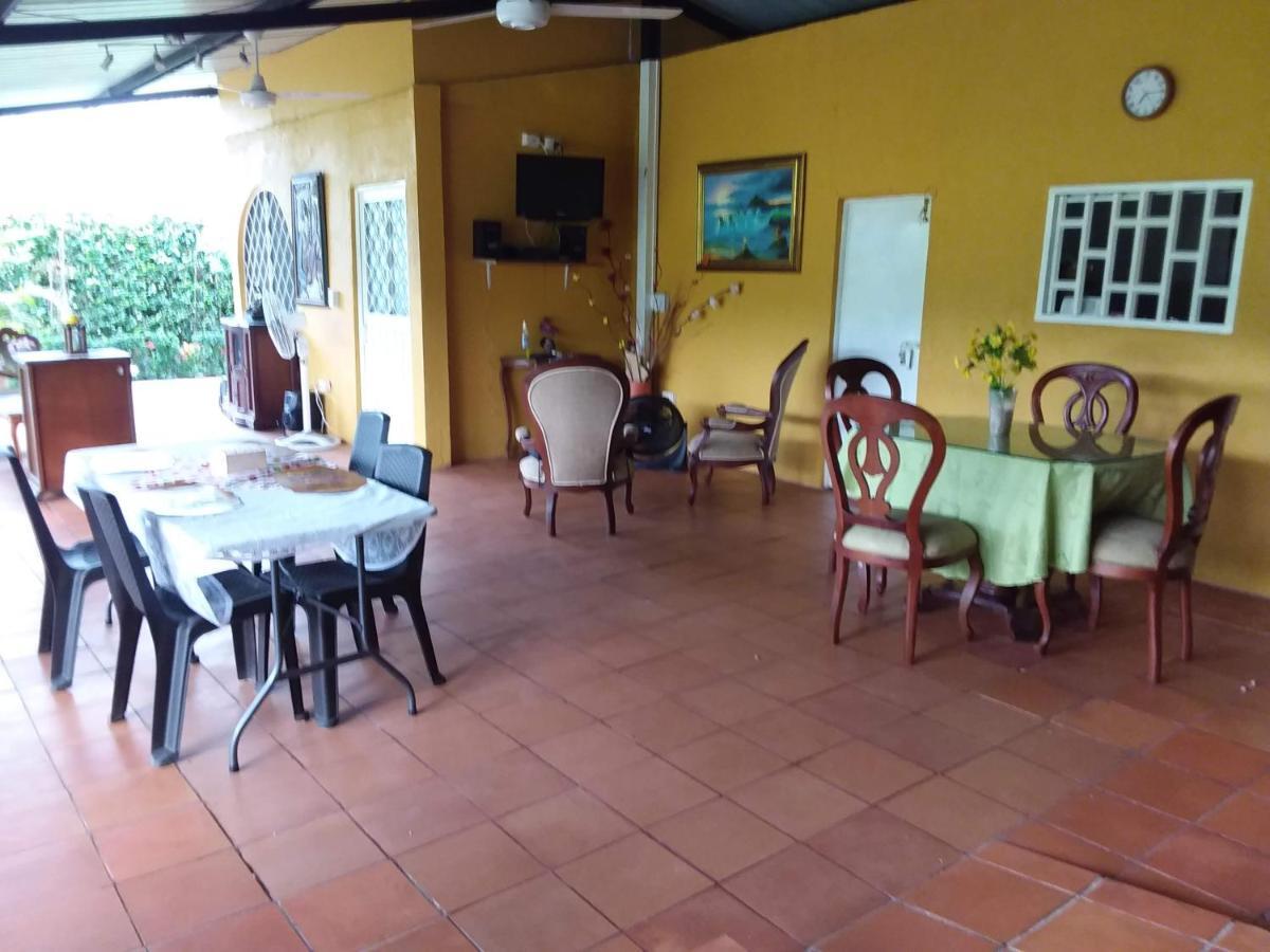 C&H Casa Campestre El Oasis Ricaurte Girardot Bed and Breakfast Esterno foto